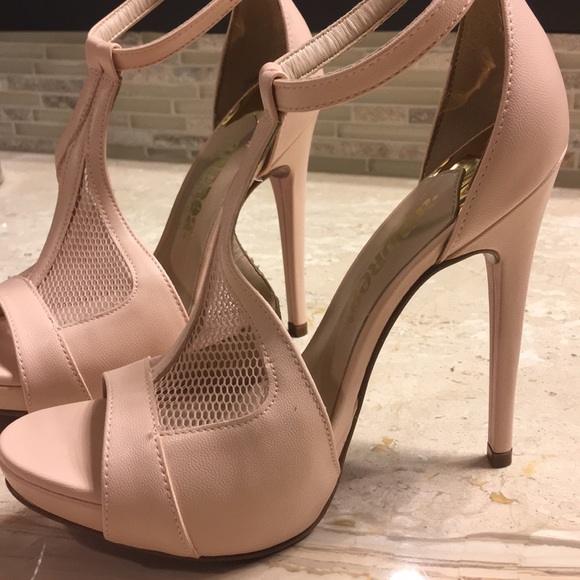 ANDREA Heels NIB - Picture 6 of 7